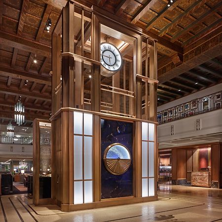 Fairmont Royal York Hotel Торонто Екстер'єр фото The clock tower in the lobby