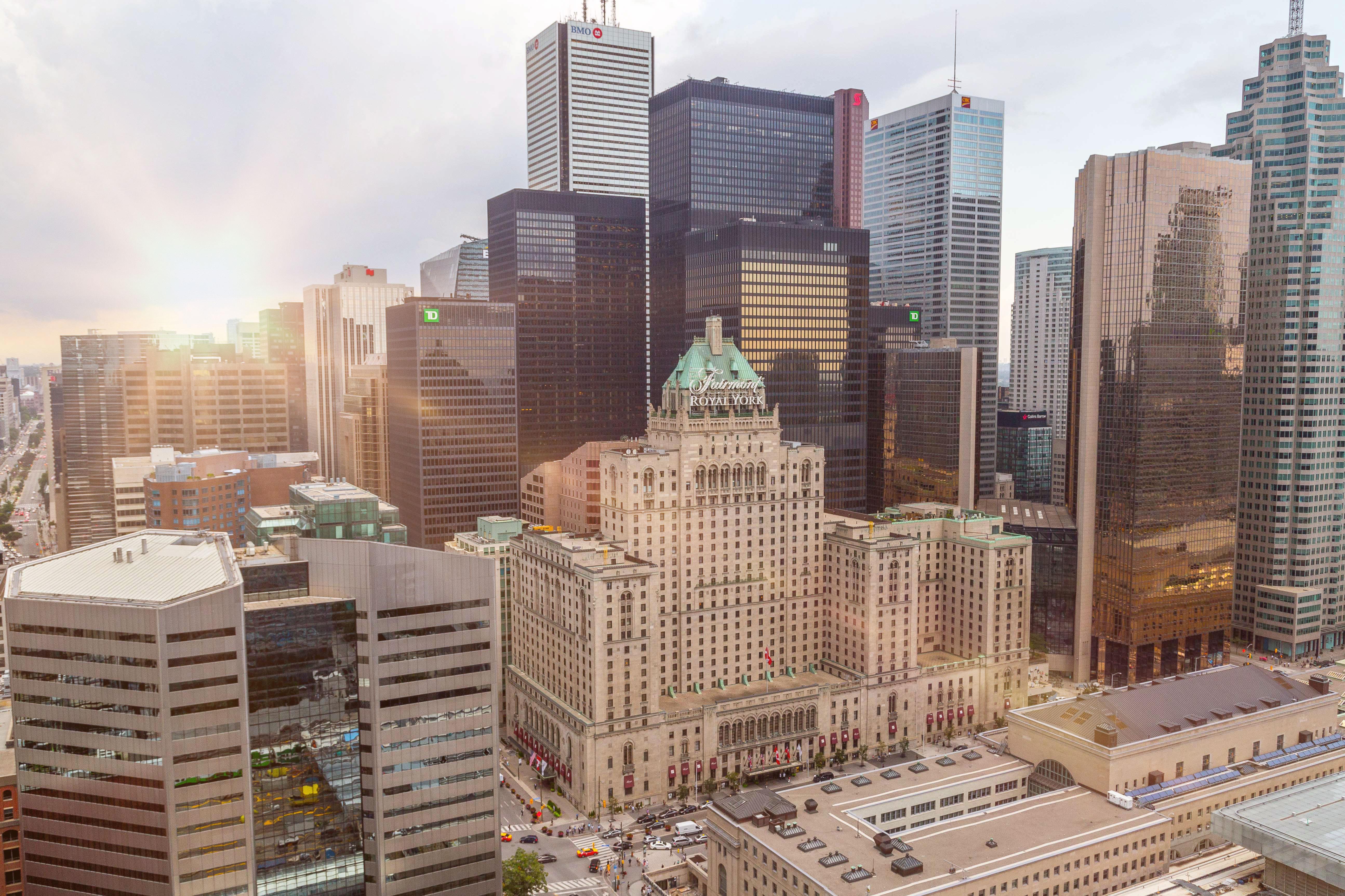 Fairmont Royal York Hotel Торонто Екстер'єр фото Aerial view of the hotel (2017)