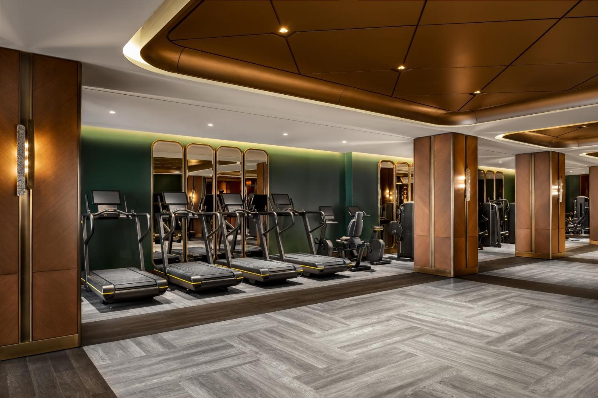 Fairmont Royal York Hotel Торонто Екстер'єр фото The gym at The Hari